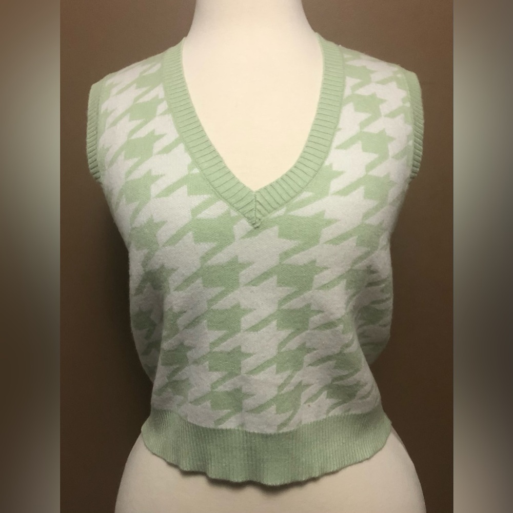 Twik Mint Green & White Design Knit V-Neck Vest